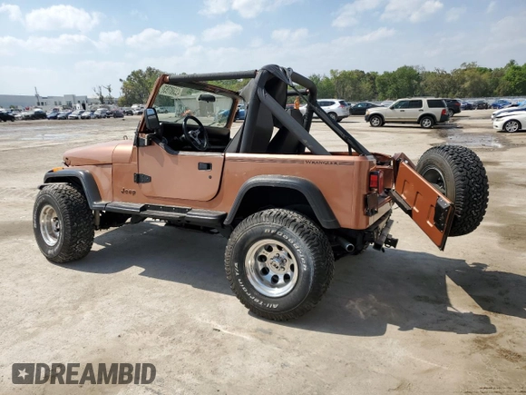 1988 Jeep Wrangler with VIN 2BCCZ8113JB525872, listed as a Copart auction lot 43380763 with 25,370 mi miles and Salvage Title. Bid and sale history available at carsss.com. Image 2.