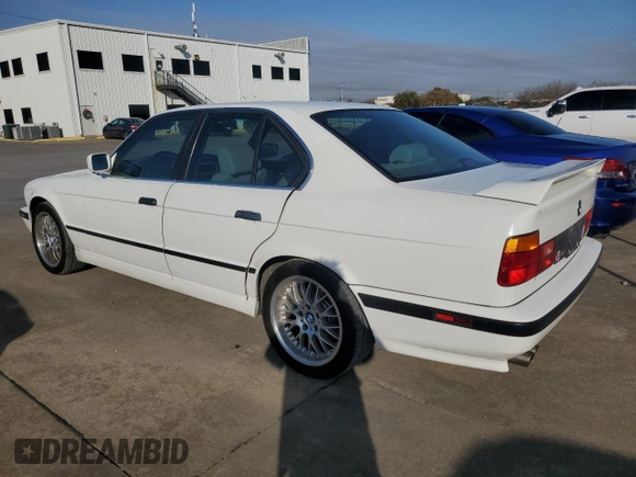 1991 BMW M5 z VIN WBSHD9319MBK05979, wystawiony jako Copart lot #85645534 z przebiegiem 138 219 mil mil oraz Czysty tytuł • Clean title. Historia ofert i sprzedaży dostępna na DreamBid. Obrazek 2.