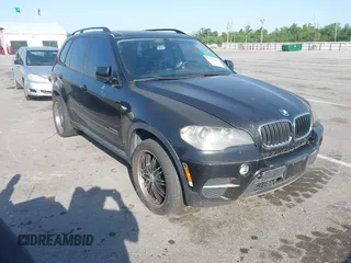 2012 BMW X5 35d z VIN 5UXZW0C56CL668335, wystawiony jako IAAI lot #42023190 z przebiegiem 211 760 mil mil oraz . Historia ofert i sprzedaży dostępna na DreamBid. Obrazek 1.