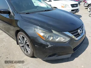 2017 Nissan Altima SV z VIN 1N4AL3AP3HC164982, wystawiony jako IAAI lot #42415869 z przebiegiem 205 081 mil mil oraz . Historia ofert i sprzedaży dostępna na DreamBid. Obrazek 6.