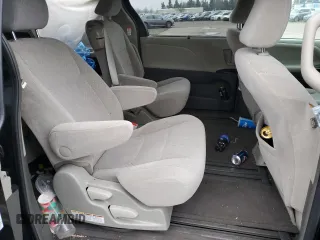 2017 Toyota Sienna LE Auto Access Seat with VIN 5TDKZ3DCXHS787133, listed as a Copart auction lot 88275855 with 41,585 mi miles and Salvage Title. Bid and sale history available at carsss.com. Image 11.