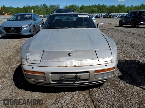 1986 Porsche 944 z VIN WP0AA0954GN155776, wystawiony jako Copart lot #56032785 z przebiegiem 17 696 mil mil oraz Szkoda całkowita • Salvage title. Historia ofert i sprzedaży dostępna na DreamBid. Obrazek 5.