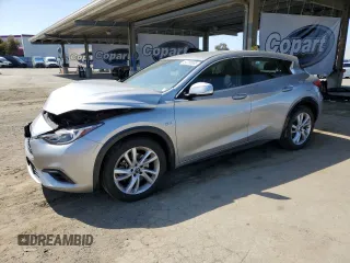2018 Infiniti QX30 Luxury z VIN SJKCH5CP8JA049208, wystawiony jako Copart lot #54795885 z przebiegiem 46 993 mil mil oraz Szkody całkowita. Historia ofert i sprzedaży dostępna na DreamBid. Obrazek 1.