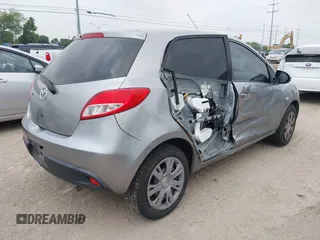 2013 Mazda 2 Sport z VIN JM1DE1KZ5D0164340, wystawiony jako IAAI lot #42280453 z przebiegiem 132 100 mil mil oraz . Historia ofert i sprzedaży dostępna na DreamBid. Obrazek 4.
