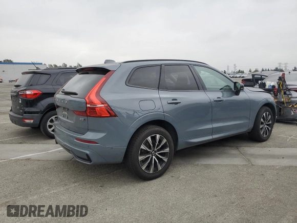 2024 Volvo XC60 Plus Dark Theme с VIN YV4L12RL8R1835609, выставлен на аукционе Copart как лот 54304035 с пробегом 20 182 миль миль и Чистый • Clean title. История ставок и продаж доступна на DreamBid. Изображение 3.