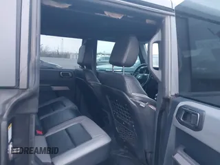 2021 Ford Bronco z VIN 1FMEE5DH0MLA77066, wystawiony jako IAAI lot #41889270 z przebiegiem 62 610 mil mil oraz . Historia ofert i sprzedaży dostępna na DreamBid. Obrazek 8.
