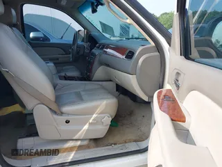 2008 Chevrolet Tahoe 3LT z VIN 1GNFC13068R119950, wystawiony jako IAAI lot #42410879 z przebiegiem 230 254 mil mil oraz . Historia ofert i sprzedaży dostępna na DreamBid. Obrazek 5.