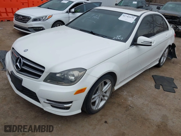 2014 Mercedes-Benz C 250 Sport z VIN WDDGF4HB7EG213817, wystawiony jako IAAI lot #41745579 z przebiegiem Nie podano mil oraz . Historia ofert i sprzedaży dostępna na DreamBid. Obrazek 16.