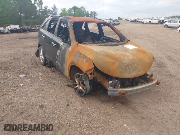 2014 Kia Sorento LX z VIN 5XYKT4A6XEG496274, wystawiony jako IAAI lot #42077337 z przebiegiem Nie podano mil oraz . Historia ofert i sprzedaży dostępna na DreamBid. Obrazek 1.