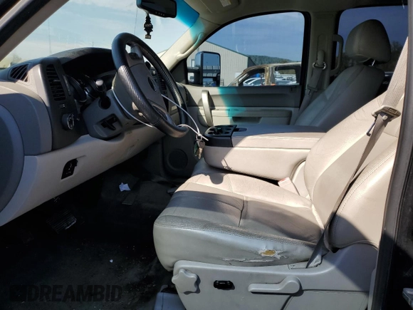 2011 GMC Sierra 2500HD SLE z VIN 1GT120C89BF255875, wystawiony jako Copart lot #71534744 z przebiegiem 179 636 mil mil oraz Szkoda całkowita • Salvage title. Historia ofert i sprzedaży dostępna na DreamBid. Obrazek 7.