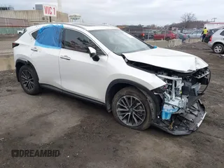 2025 Lexus NX 350 z VIN JTJAGCEZ0S2019256, wystawiony jako IAAI lot #41722719 z przebiegiem 8560 mil mil oraz . Historia ofert i sprzedaży dostępna na DreamBid. Obrazek 1.