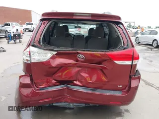 2014 Toyota Sienna LE AAS z VIN 5TDKK3DC9ES466877, wystawiony jako IAAI lot #42298356 z przebiegiem 189 826 mil mil oraz . Historia ofert i sprzedaży dostępna na DreamBid. Obrazek 16.
