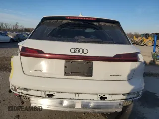 2022 Audi e-tron Premium z VIN WA1AAAGE7NB043670, wystawiony jako Copart lot #42147305 z przebiegiem 24 177 mil mil oraz Szkoda całkowita • Salvage title. Historia ofert i sprzedaży dostępna na DreamBid. Obrazek 6.