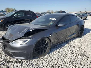 2021 Tesla Model S Long Range z VIN 5YJSA1E57MF438845, wystawiony jako Copart lot #43396945 z przebiegiem 56 913 mil mil oraz Szkoda całkowita • Salvage title. Historia ofert i sprzedaży dostępna na DreamBid. Obrazek 1.