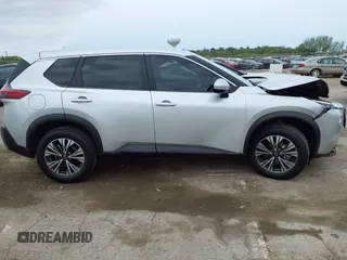 2023 Nissan Rogue SV z VIN JN8BT3BAXPW418861, wystawiony jako IAAI lot #42153059 z przebiegiem 41 641 mil mil oraz . Historia ofert i sprzedaży dostępna na DreamBid. Obrazek 13.