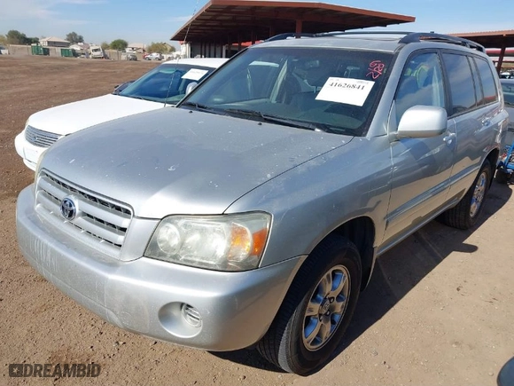 2004 Toyota Highlander with VIN JTEDP21A040012490, listed as a IAAI auction lot 41626841 with 338,055 mi miles. Bid and sale history available at carsss.com. Image 2.