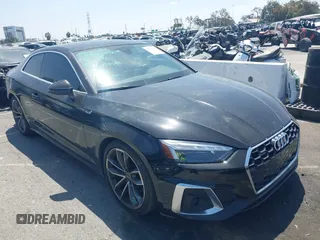 2022 Audi A5 S line Premium Plus z VIN WAUTAAF51NA014569, wystawiony jako IAAI lot #42205242 z przebiegiem 25 629 mil mil oraz . Historia ofert i sprzedaży dostępna na DreamBid. Obrazek 1.