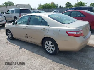 2007 Toyota Camry CE z VIN 4T1BE46K27U523304, wystawiony jako IAAI lot #42415878 z przebiegiem 204 105 mil mil oraz . Historia ofert i sprzedaży dostępna na DreamBid. Obrazek 3.