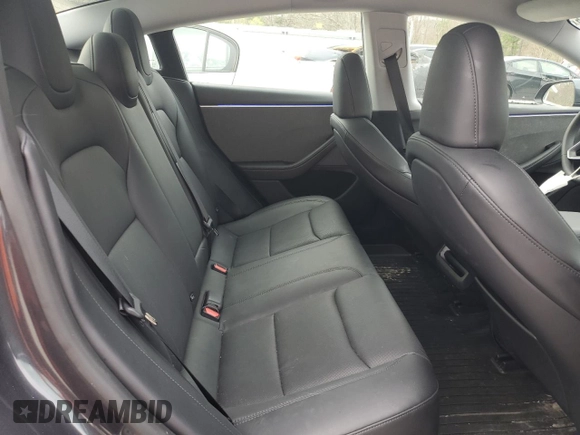 2024 Tesla Model 3 z VIN 5YJ3E1EA2RF772519, wystawiony jako Copart lot #54485255 z przebiegiem 11 110 mil mil oraz Szkody całkowita. Historia ofert i sprzedaży dostępna na DreamBid. Obrazek 10.