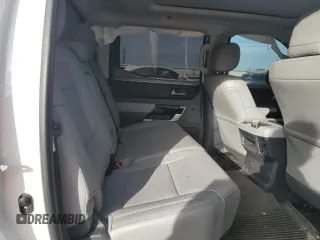 2022 Toyota Tundra Limited z VIN 5TFJA5DB2NX021229, wystawiony jako Copart lot #75503534 z przebiegiem Nie podano mil oraz Szkoda całkowita • Salvage title. Historia ofert i sprzedaży dostępna na DreamBid. Obrazek 10.