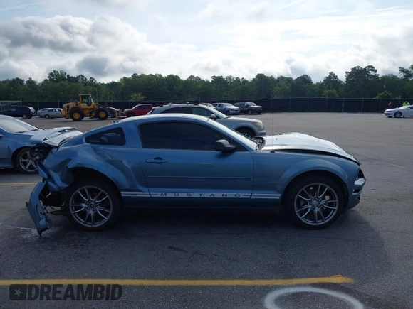 2007 Ford Mustang Deluxe with VIN 1ZVFT80N675294588, listed as a IAAI auction lot 42502168 with 121,562 mi miles and . Bid and sale history available at DreamBid. Image 13.
