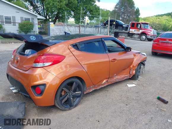 2013 Hyundai Veloster Turbo z VIN KMHTC6AE1DU101236, wystawiony jako IAAI lot #42230984 z przebiegiem 131 854 mil mil oraz . Historia ofert i sprzedaży dostępna na DreamBid. Obrazek 4.