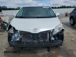 2011 Toyota Sienna XLE z VIN 5TDDK3DC1BS005600, wystawiony jako Copart lot #57795425 z przebiegiem 176 883 mil mil oraz Szkoda całkowita • Salvage title. Historia ofert i sprzedaży dostępna na DreamBid. Obrazek 5.