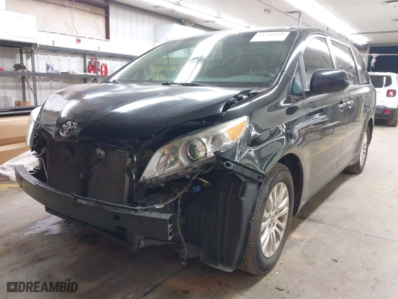 2013 Toyota Sienna XLE AAS with VIN 5TDYK3DC0DS399336, listed as a IAAI auction lot 41726210 with 111,628 mi miles. Bid and sale history available at carsss.com. Image 18.