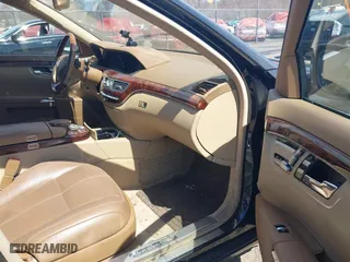 2009 Mercedes-Benz S-Class 5.5L V8 with VIN WDDNG86X39A281373, listed as a IAAI auction lot 42032509 with 197,221 mi miles. Bid and sale history available at carsss.com. Image 5.