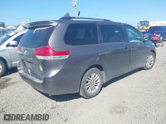 2011 Toyota Sienna XLE AAS z VIN 5TDYK3DC9BS133603, wystawiony jako IAAI lot #42218111 z przebiegiem 227 329 mil mil oraz . Historia ofert i sprzedaży dostępna na DreamBid. Obrazek 4.