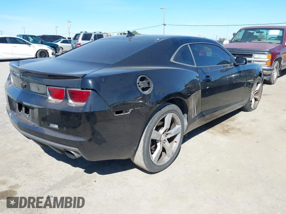 2011 Chevrolet Camaro 1LT z VIN 2G1FB1ED6B9103429, wystawiony jako IAAI lot #41884662 z przebiegiem 135 556 mil mil oraz . Historia ofert i sprzedaży dostępna na DreamBid. Obrazek 4.