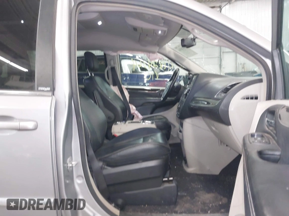 2013 Chrysler Town & Country Touring with VIN 2C4RC1BG9DR714736, listed as a IAAI auction lot 41824364 with 156,486 mi miles. Bid and sale history available at carsss.com. Image 5.