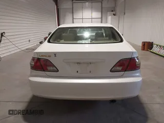 2002 Lexus ES 300 with VIN JTHBF30G825014674, listed as a IAAI auction lot 41805330 with 228,888 mi miles. Bid and sale history available at carsss.com. Image 17.