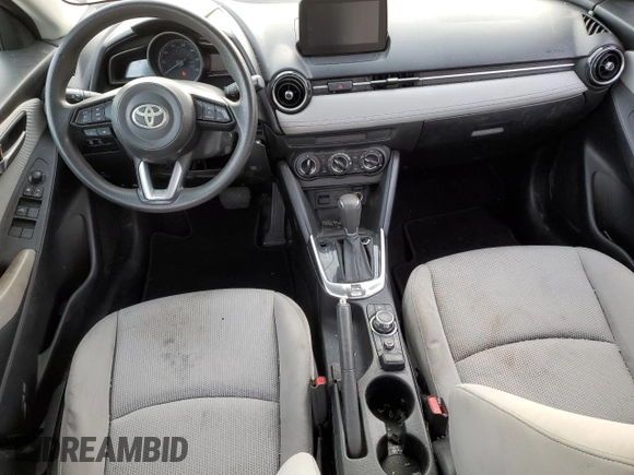 2019 Toyota Yaris L z VIN 3MYDLBYV2KY510042, wystawiony jako Copart lot #85067744 z przebiegiem Nie podano mil oraz Szkoda całkowita • Salvage title. Historia ofert i sprzedaży dostępna na DreamBid. Obrazek 8.