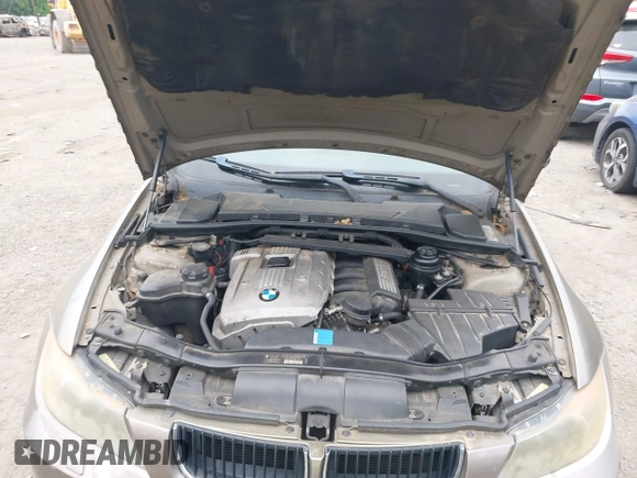 2006 BMW 3 Series 325i with VIN WBAVB13556PT20800, listed as a IAAI auction lot 42072125 with 183,274 mi miles. Bid and sale history available at carsss.com. Image 10.