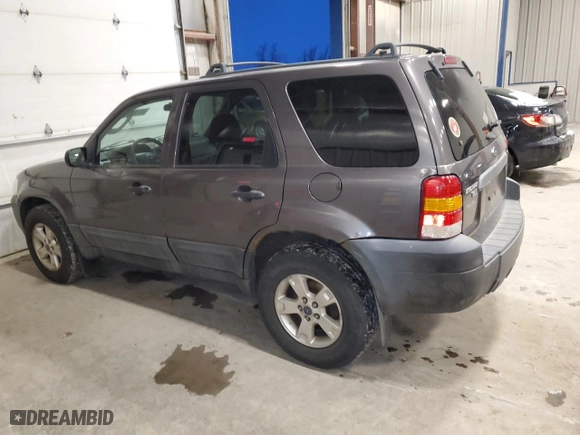 2005 Ford Escape XLT with VIN 1FMYU93135KB23475, listed as a Copart auction lot 44240295 with 210,732 mi miles and Clean Title. Bid and sale history available at carsss.com. Image 2.