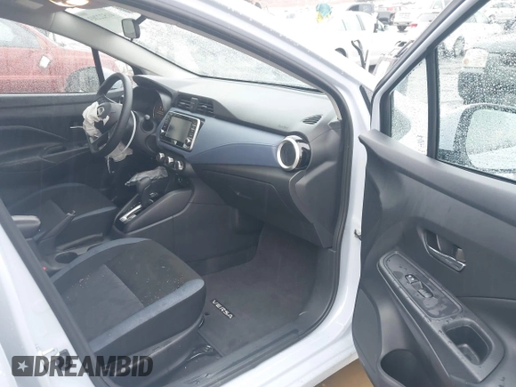 2024 Nissan Versa SV z VIN 3N1CN8EV1RL882882, wystawiony jako IAAI lot #41522203 z przebiegiem 4 673 mil mil oraz . Historia ofert i sprzedaży dostępna na DreamBid. Obrazek 5.