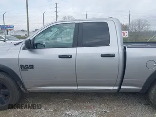 2020 Ram 1500 Warlock z VIN 1C6RR7GG3LS140875, wystawiony jako IAAI lot #41813678 z przebiegiem 67 319 mil mil oraz . Historia ofert i sprzedaży dostępna na DreamBid. Obrazek 14.