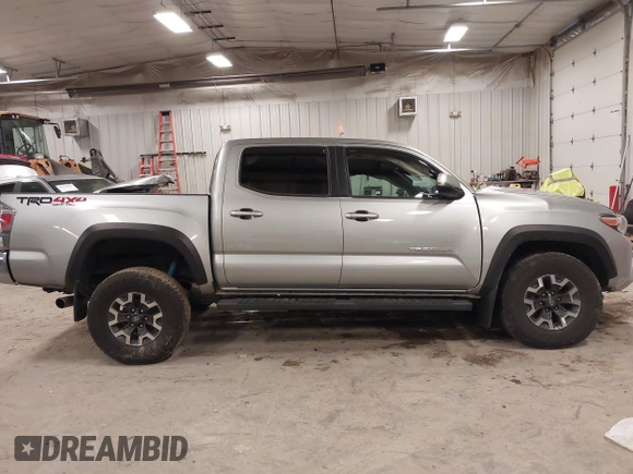 2023 Toyota Tacoma SR z VIN 3TMCZ5AN4PM597509, wystawiony jako IAAI lot #42020023 z przebiegiem 36 941 mil mil oraz . Historia ofert i sprzedaży dostępna na DreamBid. Obrazek 13.