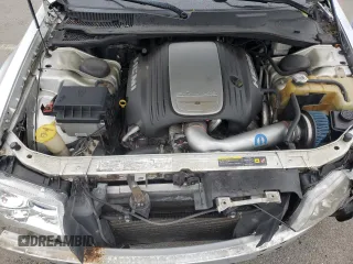 2005 Chrysler 300 C z VIN 2C3JA63H85H560944, wystawiony jako Copart lot #61142485 z przebiegiem 141 753 mil mil oraz Szkoda całkowita • Salvage title. Historia ofert i sprzedaży dostępna na DreamBid. Obrazek 11.