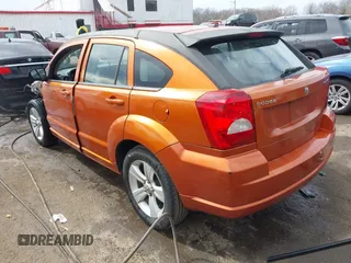 2011 Dodge Caliber Mainstreet z VIN 1B3CB3HA6BD262107, wystawiony jako IAAI lot #41663951 z przebiegiem 121 324 mil mil oraz . Historia ofert i sprzedaży dostępna na DreamBid. Obrazek 3.