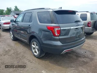 2017 Ford Explorer XLT z VIN 1FM5K8D87HGB29110, wystawiony jako IAAI lot #42523409 z przebiegiem 124 818 mil mil oraz . Historia ofert i sprzedaży dostępna na DreamBid. Obrazek 3.