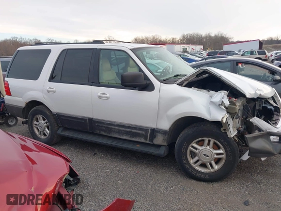 2004 Ford Expedition Special Service with VIN 1FMPU16L64LA70855, listed as a IAAI auction lot 41231282 with 221,560 mi miles. Bid and sale history available at carsss.com. Image 13.