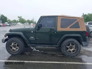 2010 Jeep Wrangler Sahara z VIN 1J4AA5D19AL133321, wystawiony jako IAAI lot #42369872 z przebiegiem 66 930 mil mil oraz . Historia ofert i sprzedaży dostępna na DreamBid. Obrazek 14.