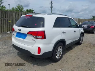 2014 Kia Sorento LX z VIN 5XYKTCA63EG524801, wystawiony jako IAAI lot #42471876 z przebiegiem 143 319 mil mil oraz . Historia ofert i sprzedaży dostępna na DreamBid. Obrazek 4.