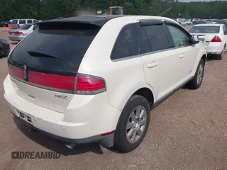2007 Lincoln MKX with VIN 2LMDU68C87BJ31385, listed as a IAAI auction lot 42051347 with 279,933 mi miles and . Bid and sale history available at DreamBid. Image 4.