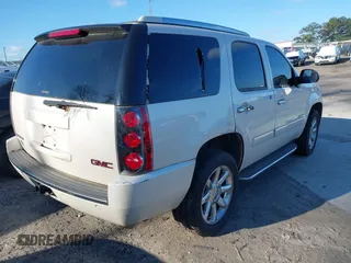 2013 GMC Yukon Denali with VIN 1GKS1EEF0DR121701, listed as a IAAI auction lot 41814818 with 137,177 mi miles. Bid and sale history available at carsss.com. Image 4.