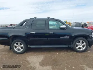 2013 Chevrolet Avalanche LT with VIN 3GNTKFE70DG297831, listed as a IAAI auction lot 41709367 with 107,811 mi miles. Bid and sale history available at carsss.com. Image 13.