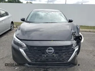 2025 Nissan Sentra S z VIN 3N1AB8BV6SY304550, wystawiony jako Copart lot #57815045 z przebiegiem 3 078 mil mil oraz Szkoda całkowita • Salvage title. Historia ofert i sprzedaży dostępna na DreamBid. Obrazek 5.