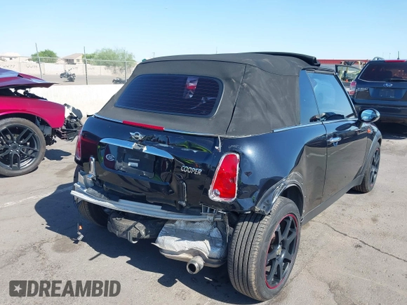2008 MINI Convertible z VIN WMWRF33528TF67495, wystawiony jako IAAI lot #42305873 z przebiegiem 111 264 mil mil oraz . Historia ofert i sprzedaży dostępna na DreamBid. Obrazek 6.
